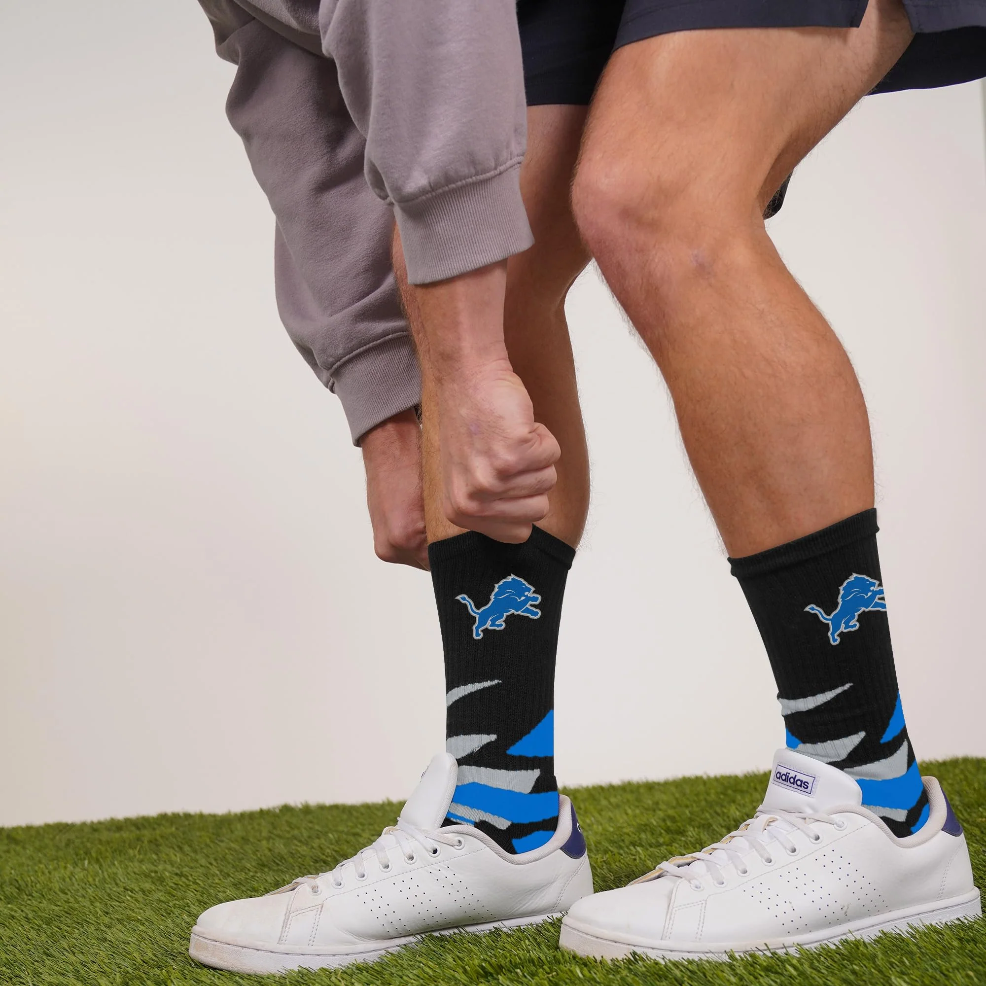 For Bare Feet NFL DETROIT LIONS Shattered Camo Crew Sock Team Color Large - Image 3