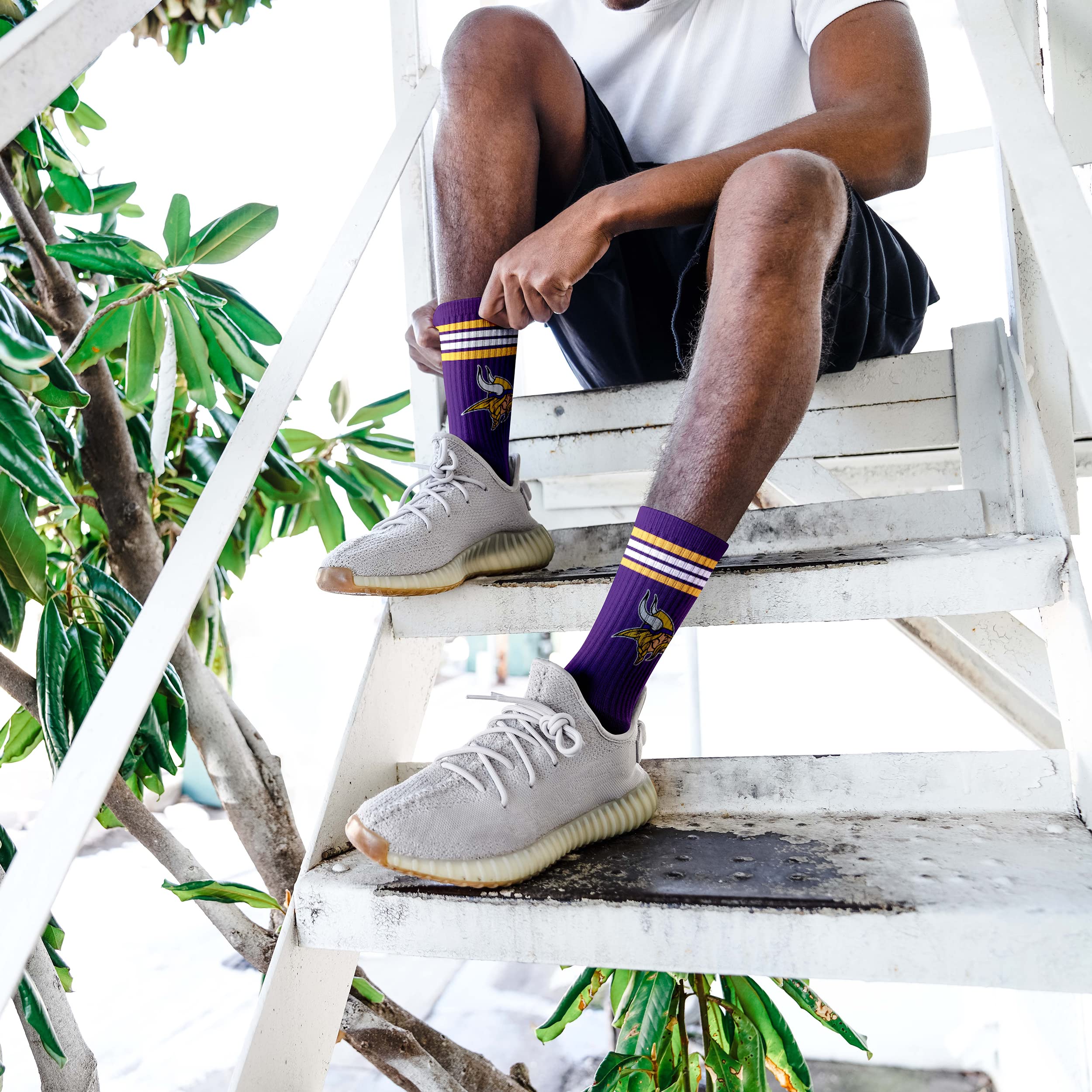 For Bare Feet NFL Youth 4 Stripe Deuce Crew Sock, Minnesota Vikings, One Size - Image 4